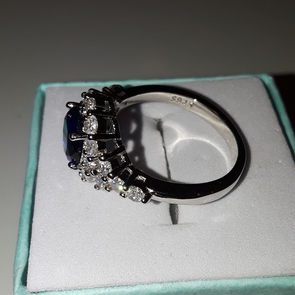 Sterling silver sapphire ring size 7, new - Picture 4 of 5